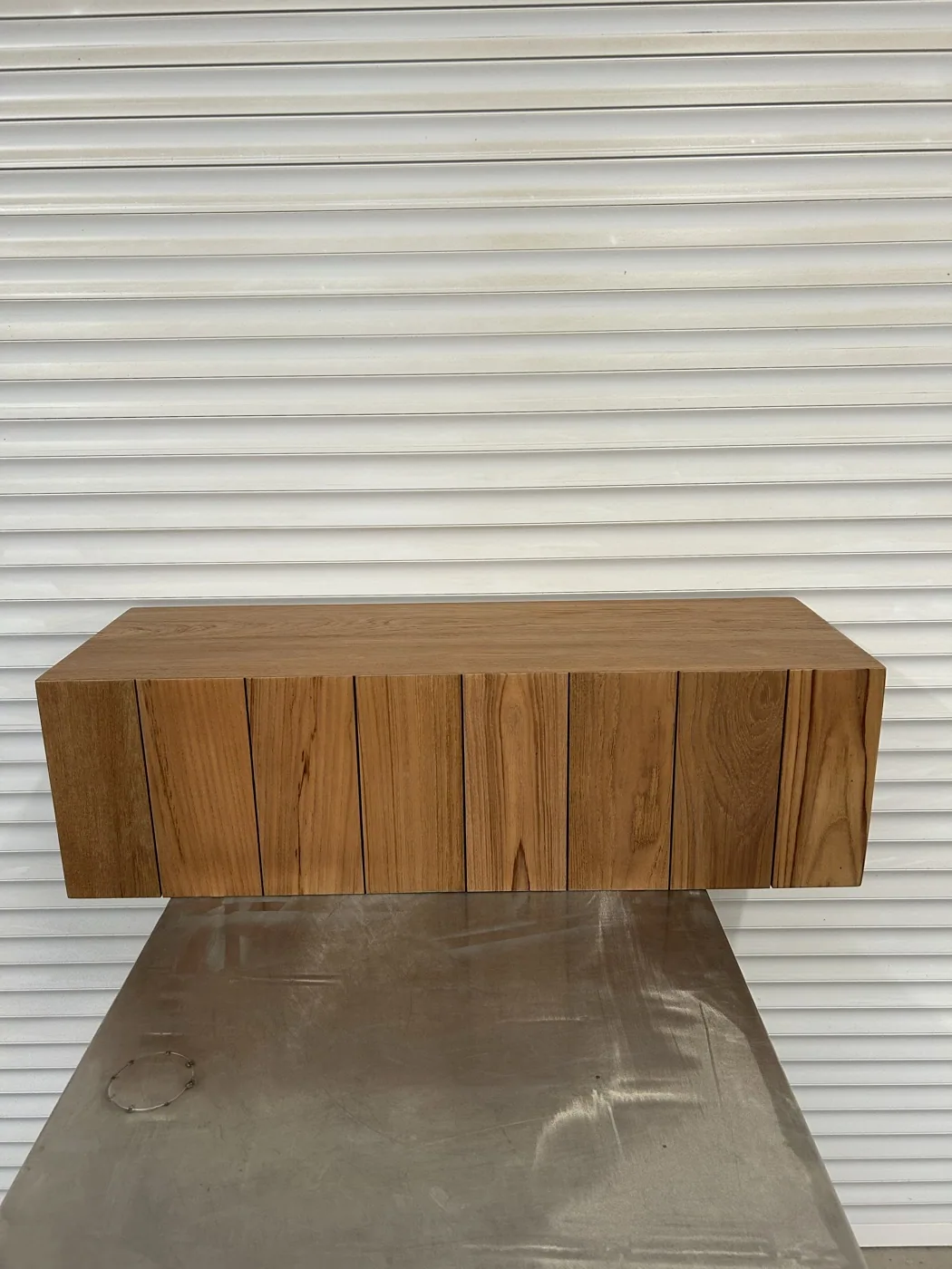 Gestraald eiken dressoir in een woonkamer